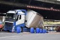 LKW blieb unter Bruecke haengen Koeln Ehrenfeld Innere Kanalstr Hornstr P228